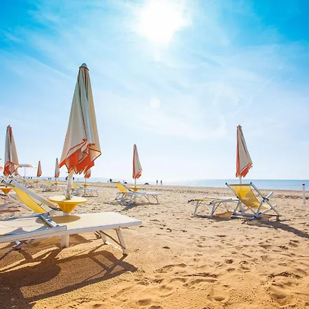 Stylish And Equipped Retreat For Four * Bibione